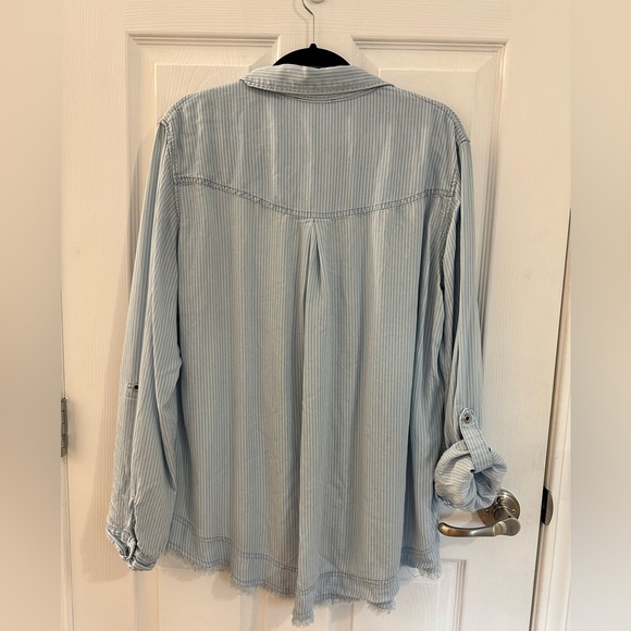 GG Jeans Button Up Blouse - Picture 2 of 3